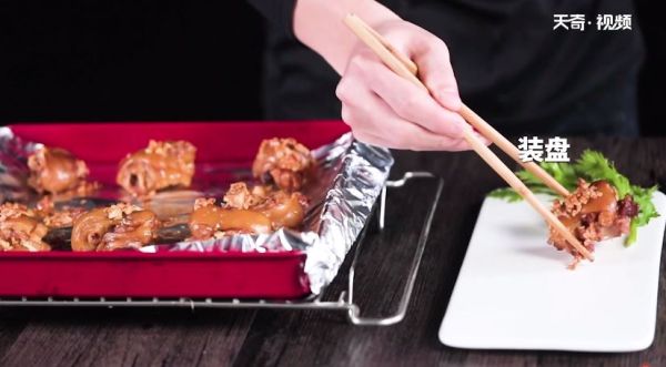 蒜香烤猪蹄怎么做 蒜香烤猪蹄的做法是什么