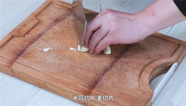 菱角炒肉的做法 菱角炒肉怎么做