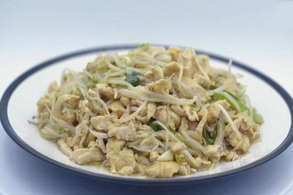 鸡胸肉怎么做好吃 豆芽炒鸡胸肉的做法