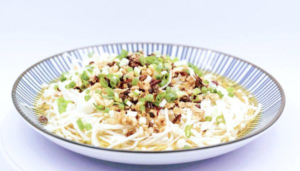 辣蒜炝金针菇的做法 辣蒜炝金针菇怎么做