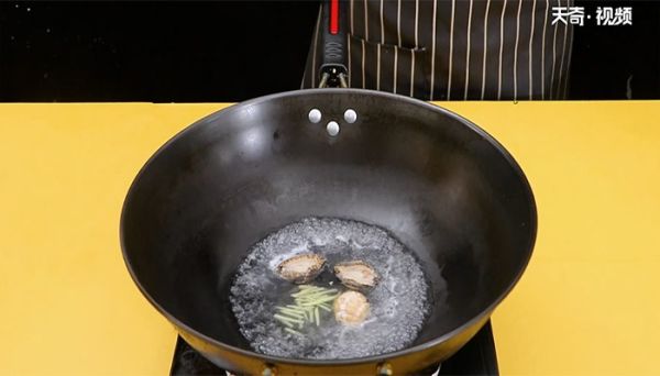 鲍鱼捞饭的做法 鲍鱼捞饭怎么做