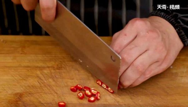 香菇毛豆炒肉的做法  香菇毛豆炒肉怎么做