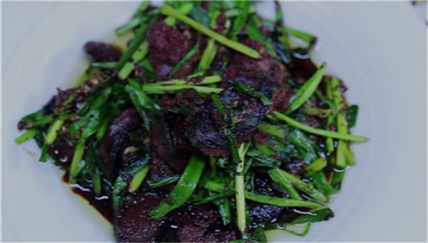 韭菜炒血肠的家常做法是什么 韭菜炒血肠怎么做