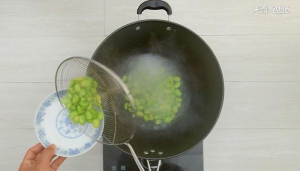 清炒胡豆的做法 清炒胡豆怎么做