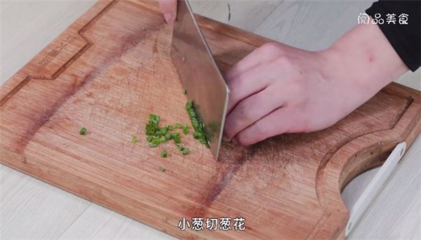 木耳炒黑墨鱼的做法 木耳炒黑墨鱼怎么做