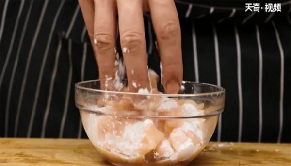 酱爆鸡丁的做法 酱爆鸡丁怎么做