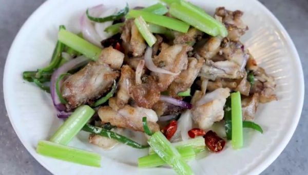 椒盐牛蛙的做法 椒盐牛蛙怎么做