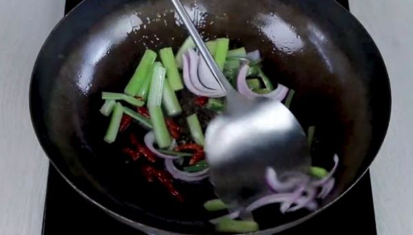 椒盐牛蛙的做法 椒盐牛蛙怎么做