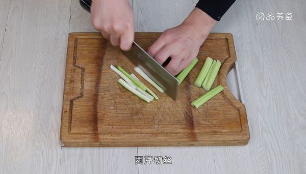 香干炒芹菜的做法是什么 香干炒芹菜怎么做