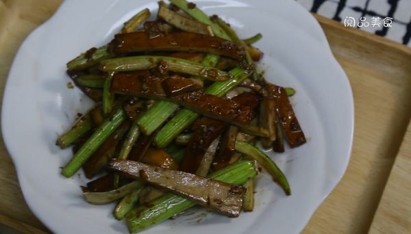 香干炒芹菜的做法是什么 香干炒芹菜怎么做