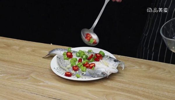 鲜椒蒸海鲈鱼  鲜椒蒸海鲈鱼的做法