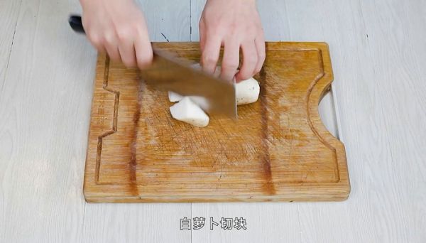 萝卜西红柿炖牛腩的做法 萝卜西红柿炖牛腩怎么做