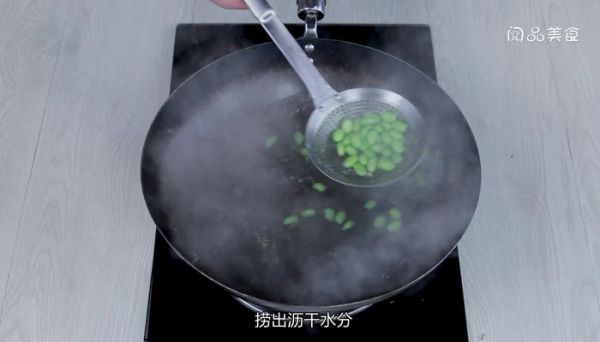 毛豆炒豆腐丁的做法  毛豆炒豆腐丁怎么做