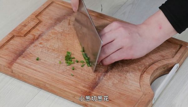 肥牛虾仁炒饭怎么做 肥牛虾仁炒饭的做法