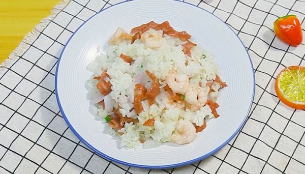 肥牛虾仁炒饭怎么做 肥牛虾仁炒饭的做法