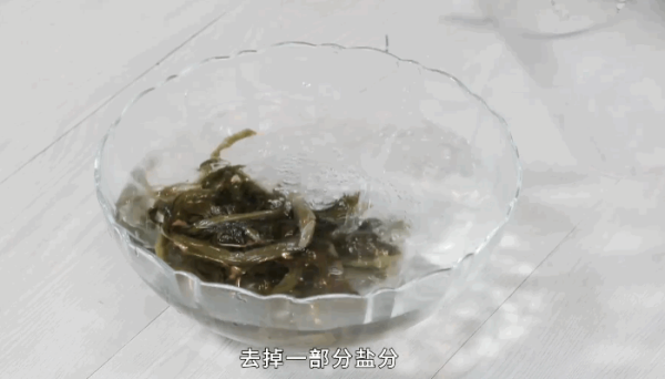 雪里蕻蛋炒饭做法  雪里蕻蛋炒饭怎么做
