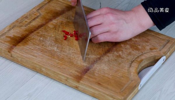 芹菜叶炖豆腐的做法 芹菜叶炖豆腐怎么做