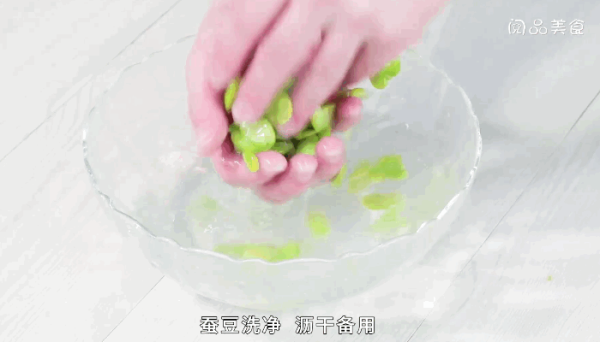 雪里蕻炒蚕豆做法 雪里蕻炒蚕豆怎么做