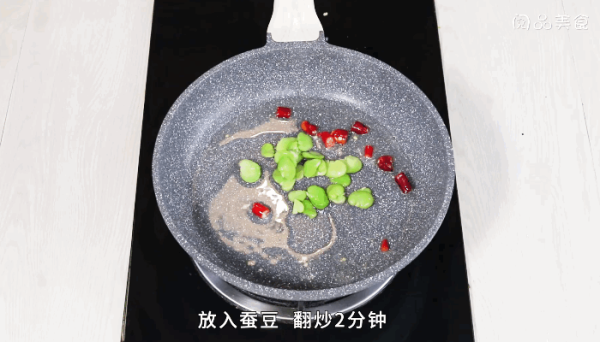 雪里蕻炒蚕豆做法 雪里蕻炒蚕豆怎么做