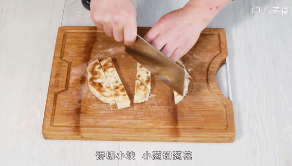 用橄榄菜焖饼的做法,用橄榄菜焖饼怎么做