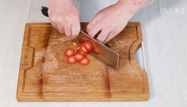 用橄榄菜焖饼的做法,用橄榄菜焖饼怎么做