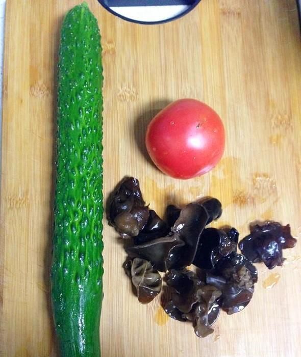 番茄木耳炒黄瓜的家常做法