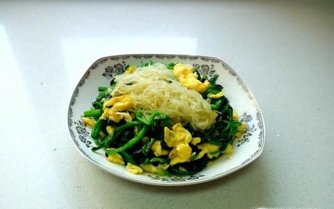 菠菜炒鸡蛋粉丝的家常做法