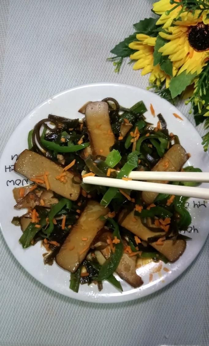 怎样做美味的青椒海带炒豆干?