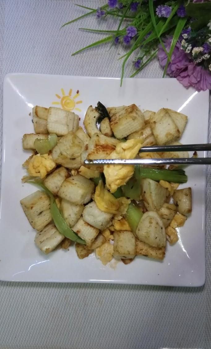 怎样做美味的青菜鸡蛋炒花卷?