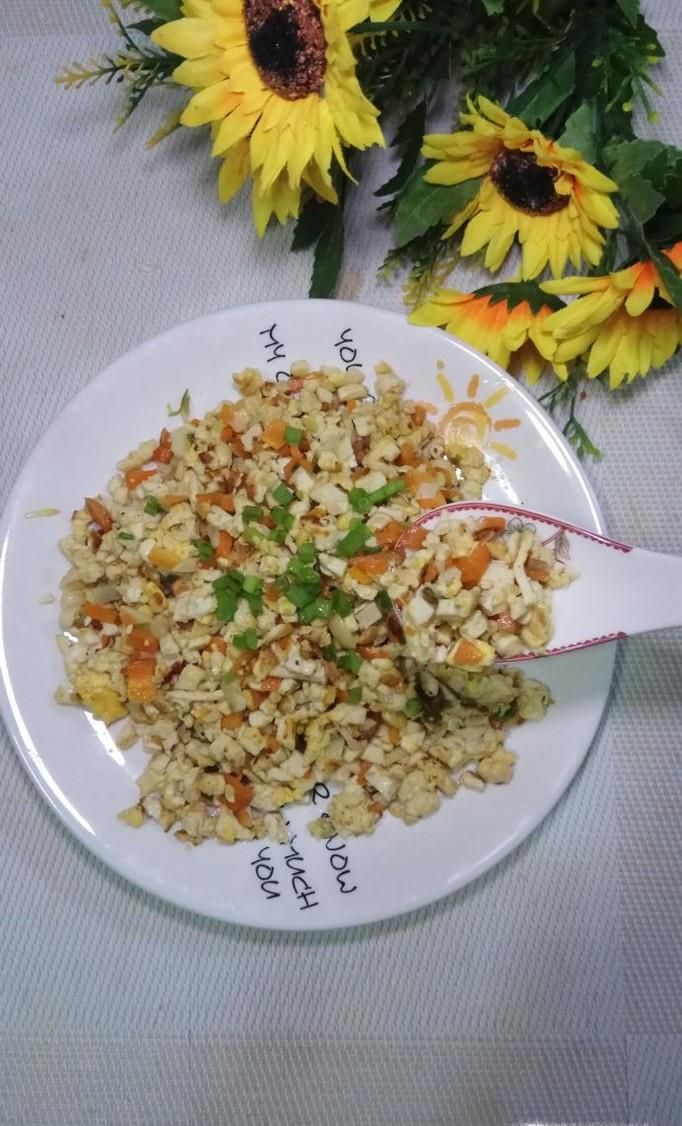 怎样做美味的豆腐胡萝卜炒鸡蛋?