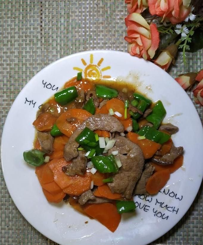 怎样做美味的胡萝卜青椒炒猪肝？