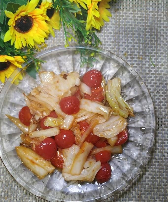 怎样做美味的圣女果炒白菜?