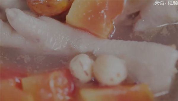 板栗木瓜凤爪汤怎么做 板栗木瓜凤爪汤的做法