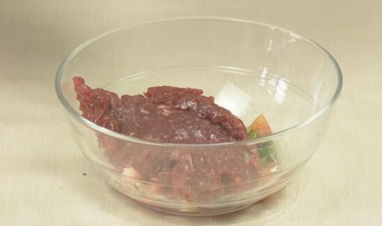 牛肉馅饺子怎么调馅