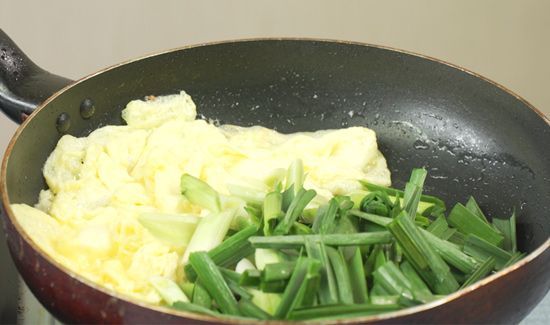 蒜苗炒鸡蛋