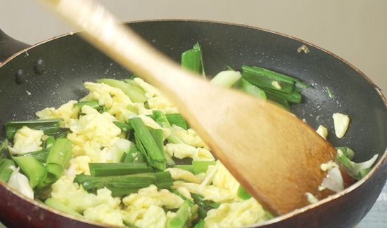 蒜苗炒鸡蛋