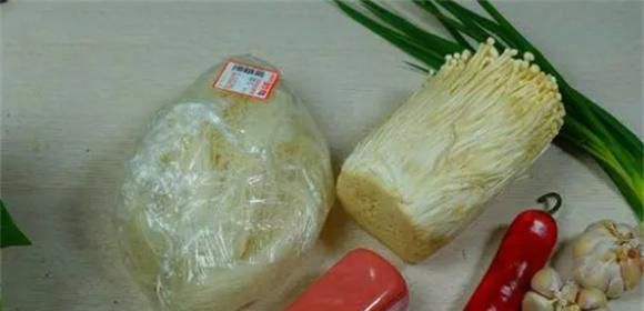 我家金针菇从不煮着吃，不炒不炸不煮汤，营养美味，上桌就扫光！