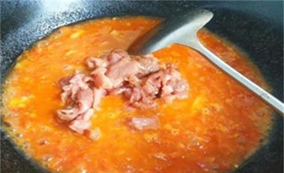酸汤肉片正宗家庭做法，搭配番茄酸辣开胃，营养美味，好吃极了