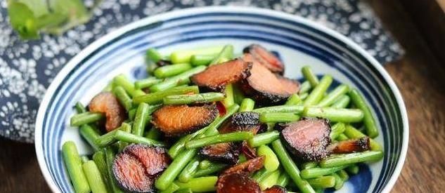 寒冬里多吃这种菜，鲜香美味特下饭，排毒杀菌抗病毒，冬季少感冒