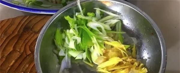 红烧鲤鱼好吃做法，详细配方和步骤