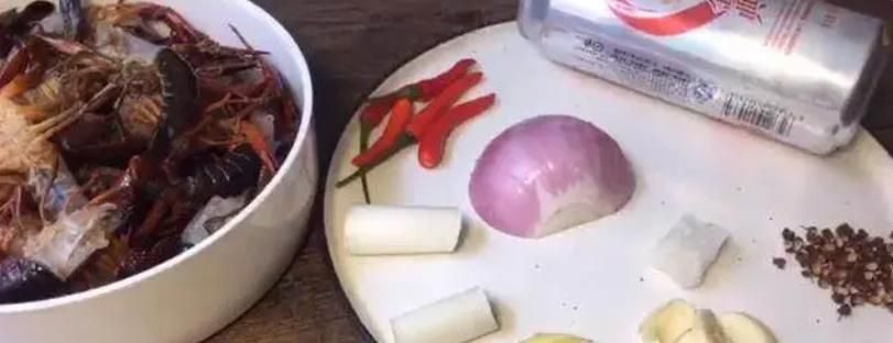 小龙虾这做法，色香味俱全，吃起来麻辣可口，吃了还想吃！