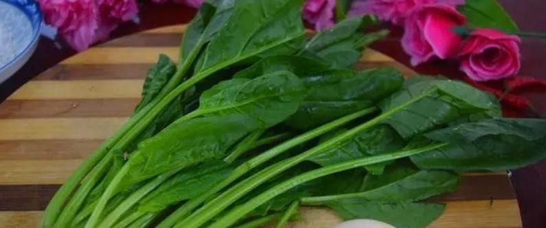 自从学会菠菜早餐饼的做法，全家三天两头点名要吃，开胃又下饭！