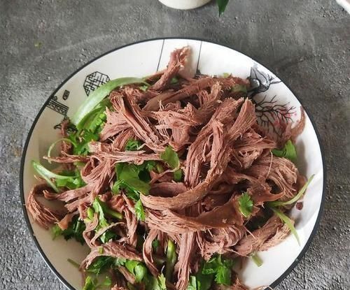 猪心好吃有诀窍 教你新吃法 不蒸不炒不煲汤 做法超简单