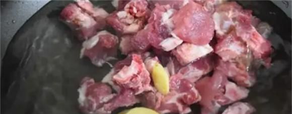 我家猪脚从不煲汤吃  不炸也不红烧  香嫩爽口无腥味  做法很简单