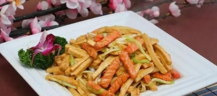 韭黄的新吃法，做法简单易上手，比吃肉香，连吃5天都不腻