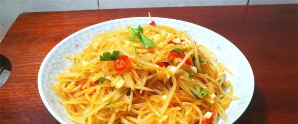 酸辣土豆丝最好吃的做法 简单美味又下饭  看看你喜欢吃不