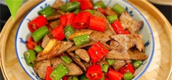 猪肝怎么炒嫩滑好吃  掌握这个技巧  鲜嫩无腥味 太下饭了