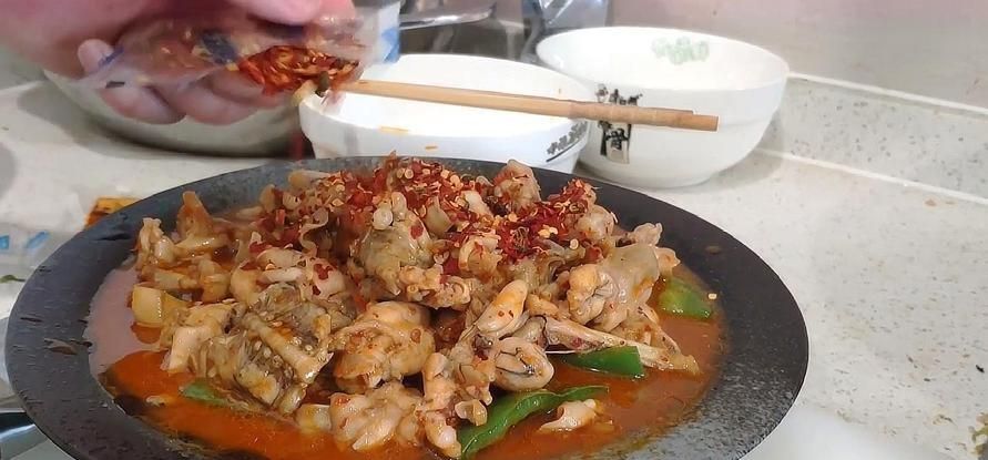 牛蛙怎么做好吃 教你星级大厨都在用的做法 酸辣开胃 好吃过瘾