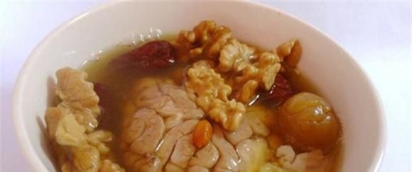 猪脑怎么做才好吃  教你一个简单家常的做法 味道鲜美一点也不腥