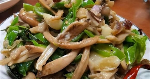 云南顶级美食佳肴 这8道野生菌名菜新鲜美味口感丰富